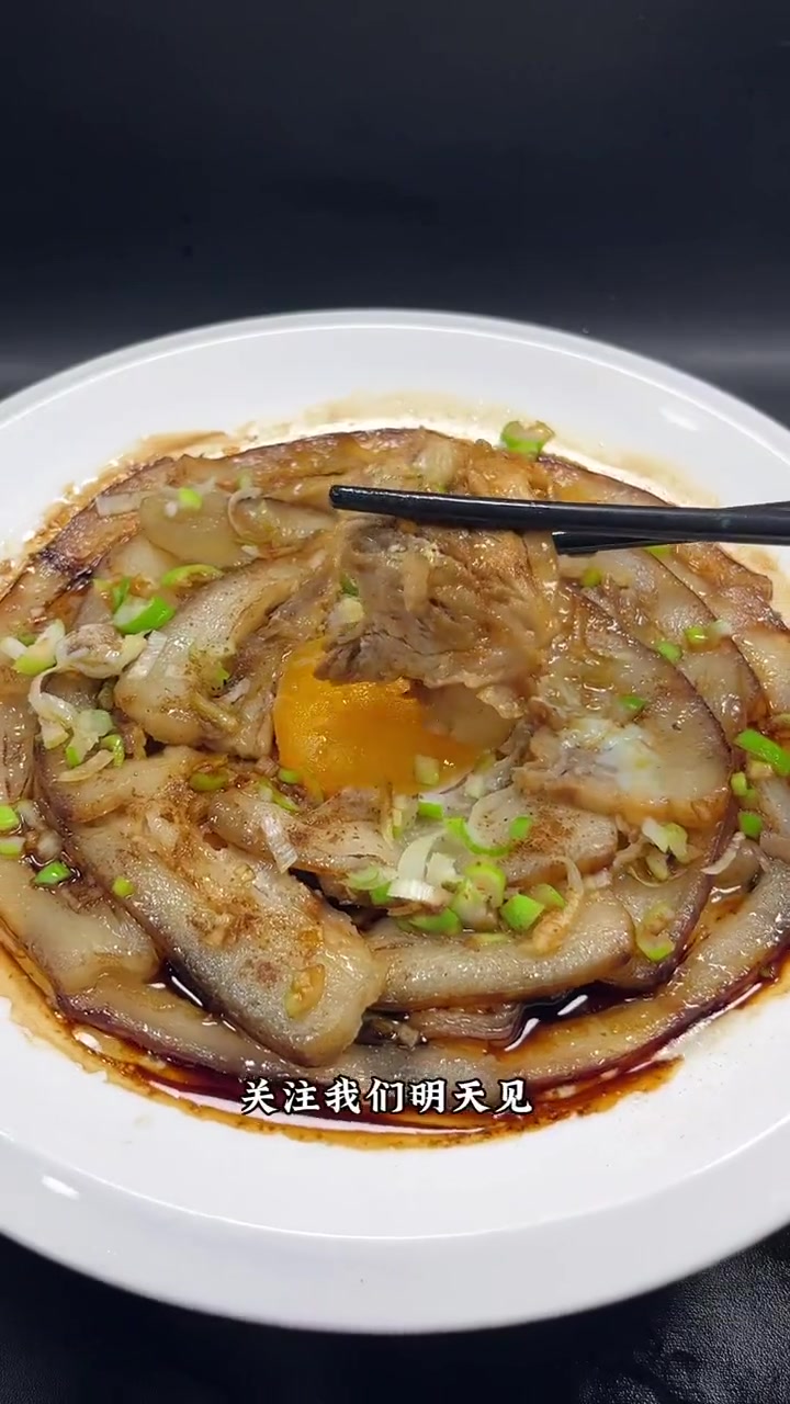 五花肉新吃法!为五一假期准备512g的胃 食尚先生 五花肉的神仙吃法 蒜泥白肉 蒸肉 妈呀