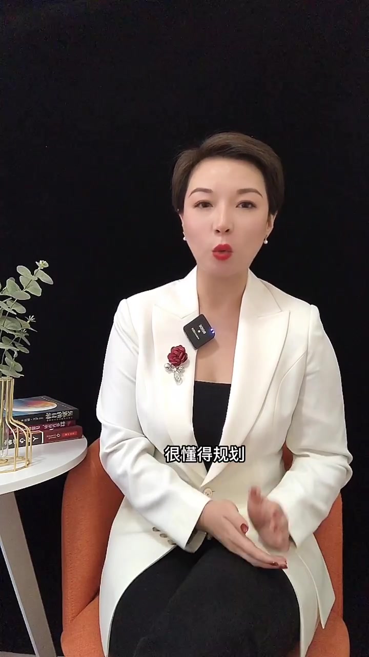 要浪漫更要格调的双鱼座是活在灵界的生物!首先遗憾的是,这个星座的人群智商并不算太高。这不是