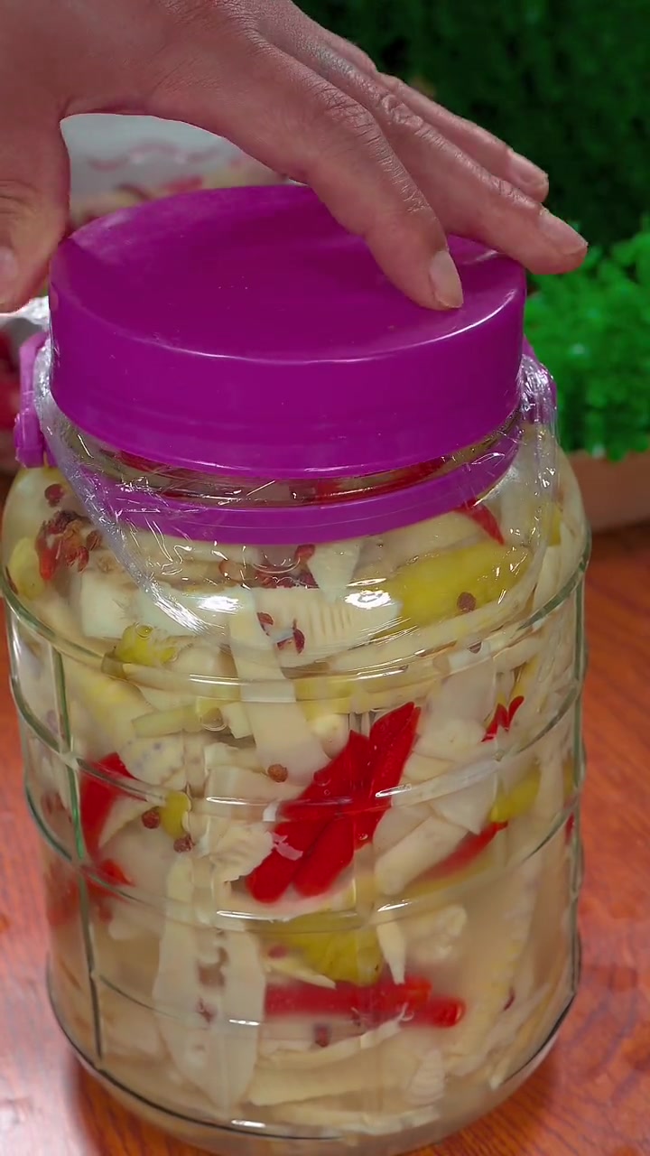 以后想吃泡椒笋不用去外面买了自己在家做 酸辣脆爽还好吃 真是清脆爽口又开胃 每天分享做菜 