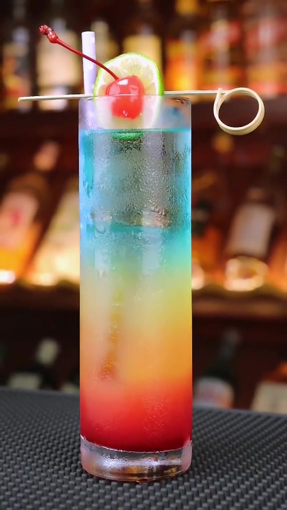 环游世界鸡尾酒,这款鸡尾酒都是极高,喝完可能就晕晕乎乎的