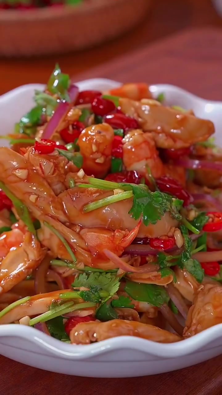 亲们,「泰式风味汁」还可以做酸辣鸡爪,柠檬手撕鸡,腌萝卜都非常好吃～「玫瑰」酸辣爽口,喜欢