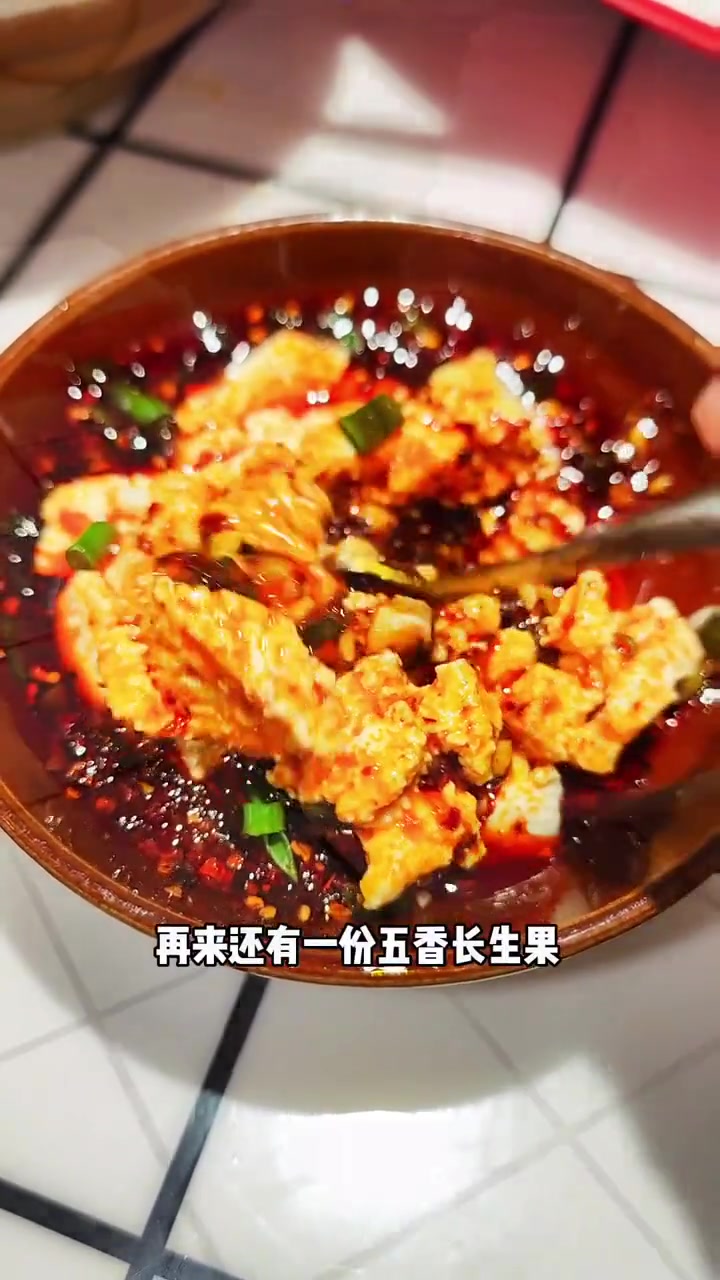 特别口味的小龙虾香辣微甜贼好吃!夺味麻小龙虾 川菜美食 心动五一 味道好极了