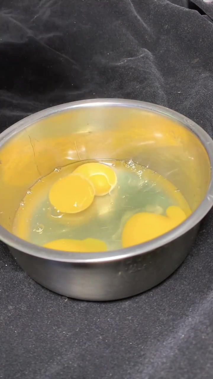 鲜虾鸡蛋羹这样做!为五一假期准备512g的胃 食尚先生 鸡蛋羹 鸡蛋的神仙吃法 大虾的神仙