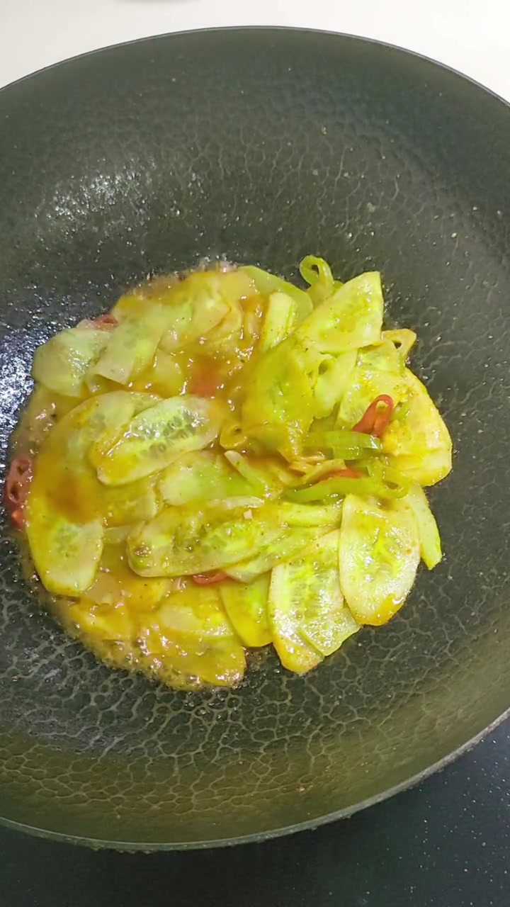 榴莲包子,素青瓜,今晚以素食为主吧～榴莲包子 辣椒炒青瓜 春菜鸡蛋汤