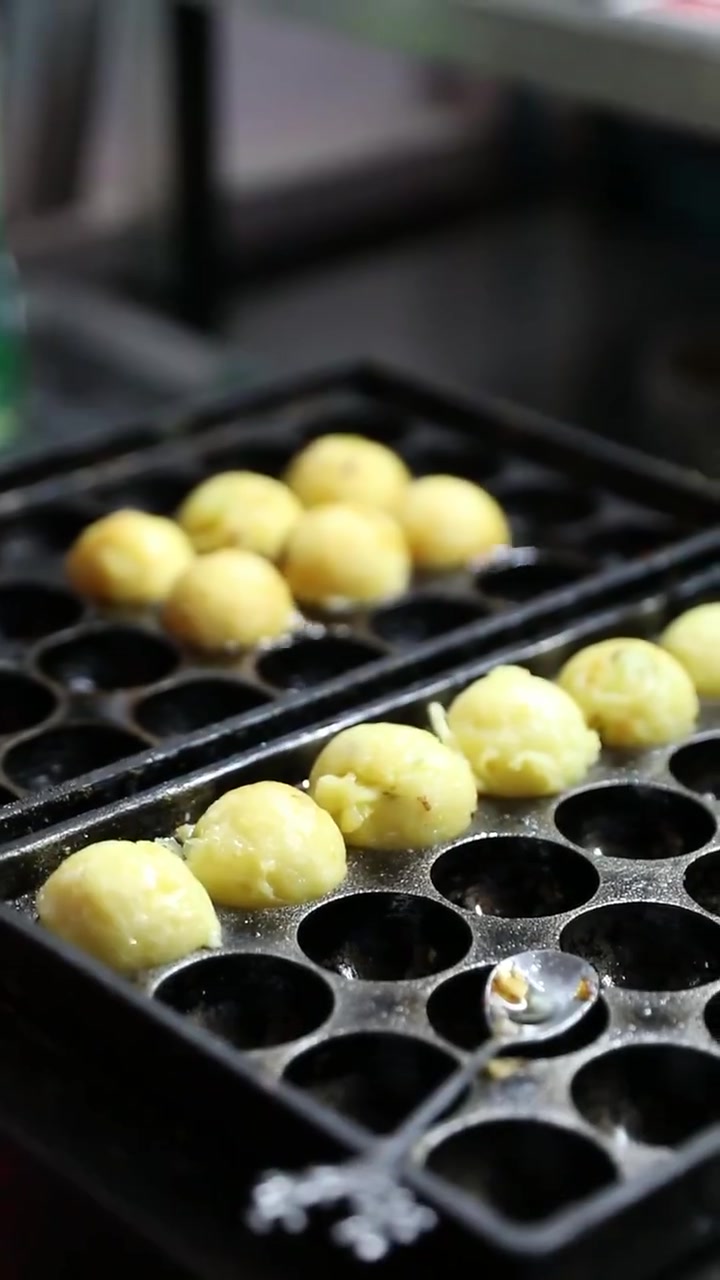 热闹夜市的无声小摊,有爱与温情流转