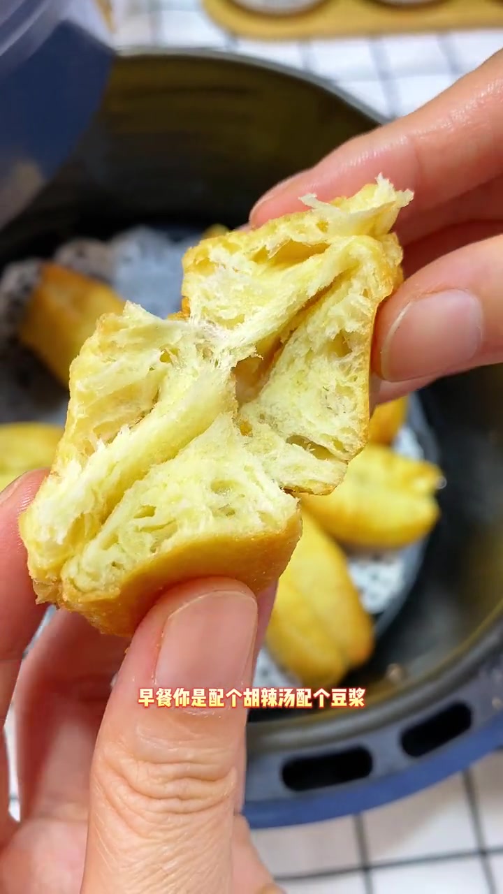 早餐 5分钟就可以搞定,这个小油条口感酥脆,怎么搭配都好吃 油条 小油条 炸油条 空气炸锅