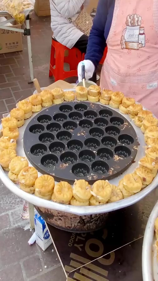 美食日记韩国街头小吃紫米菊花面包
