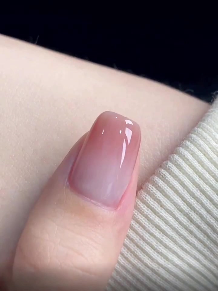 水蜜桃酸奶渐变美甲,简约日常又好看