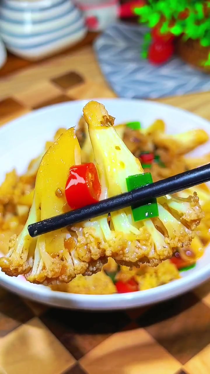 干锅花菜不焯水不过油,简单易做家常菜,花菜炒五花肉 干锅花菜 花菜炒肉 家常菜 下饭菜 用