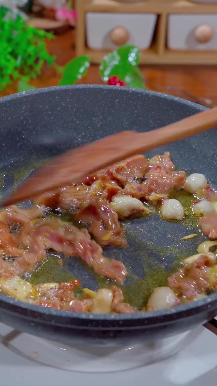 最近不知道吃什么菜,今天给你分享这道油豆腐炒肉,鲜香下饭,你也赶紧试试吧 油豆腐 攸县香干