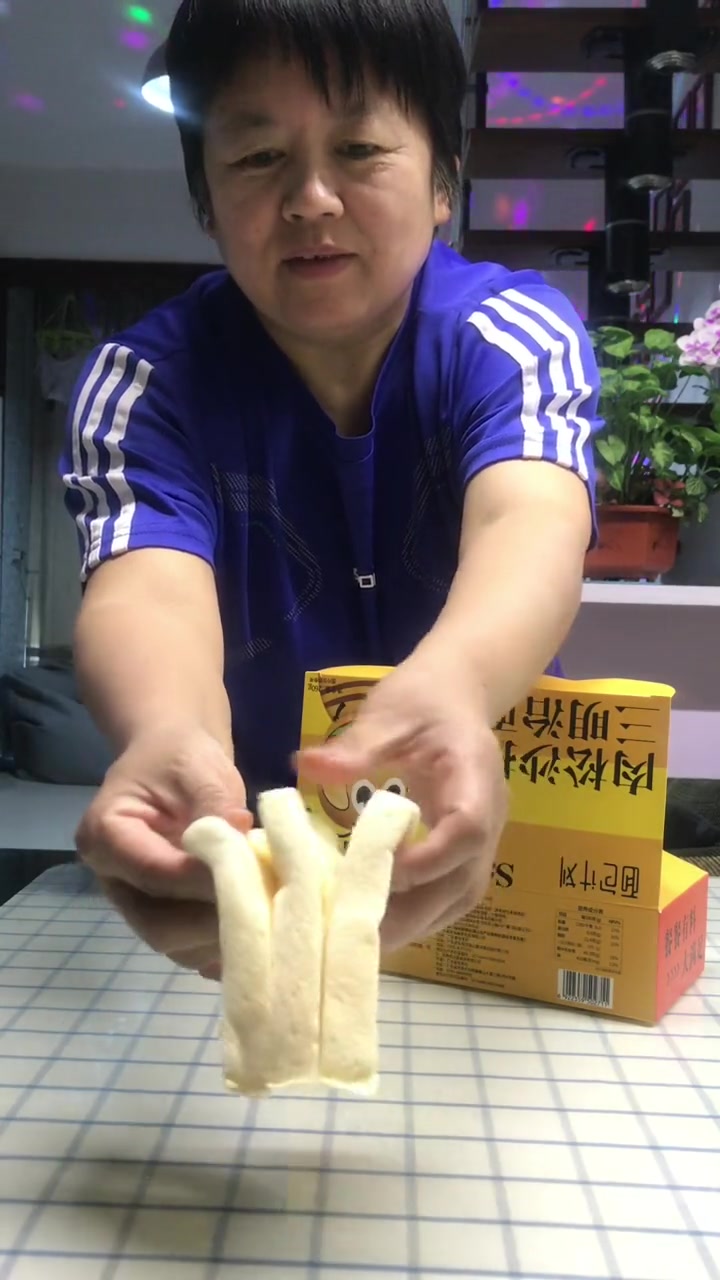 面包计划5层夹心三明治,两种口味:黑麦肉松和肉松沙拉,早餐不错的选择 三明治 妈呀太香了 