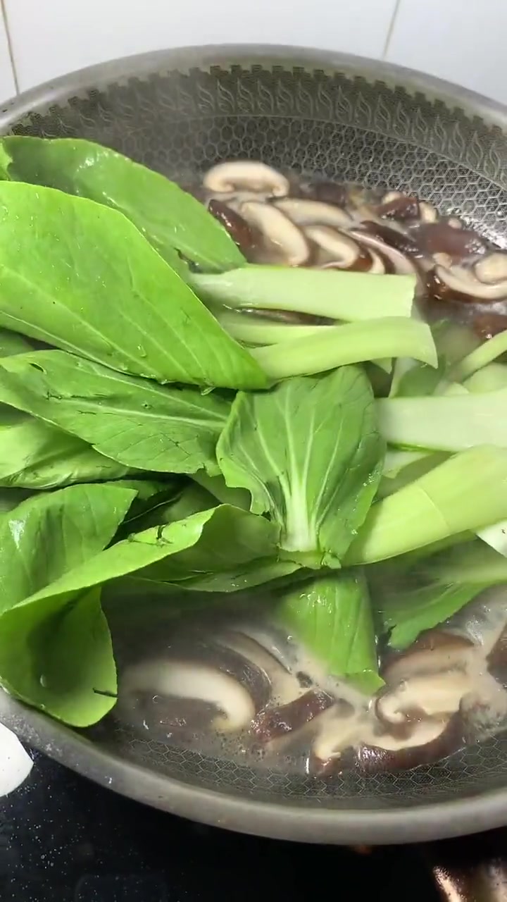 香菇烧油菜这样做好吃入味!男朋友还是要选会做饭的 食尚先生 香菇烧油菜 香菇 妈呀太香了 