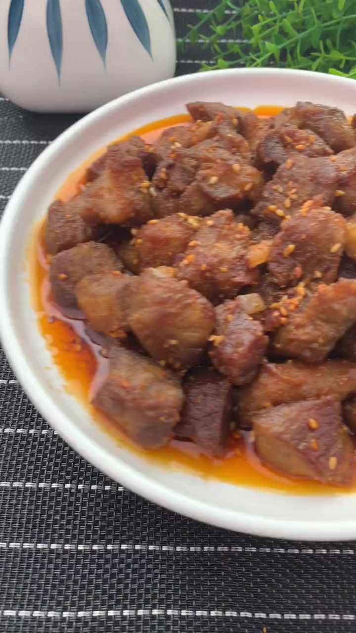 孜然肉串的做法。
