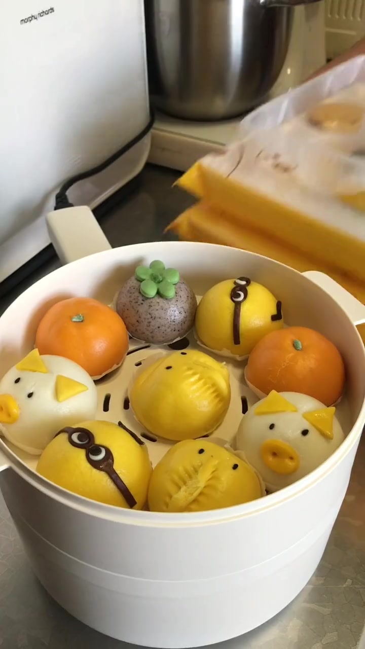萍姐分享味层香的卡通早餐包,蛋黄馅,紫薯馅,豆沙馅,手工制作软萌造型,四大包39.9 早餐