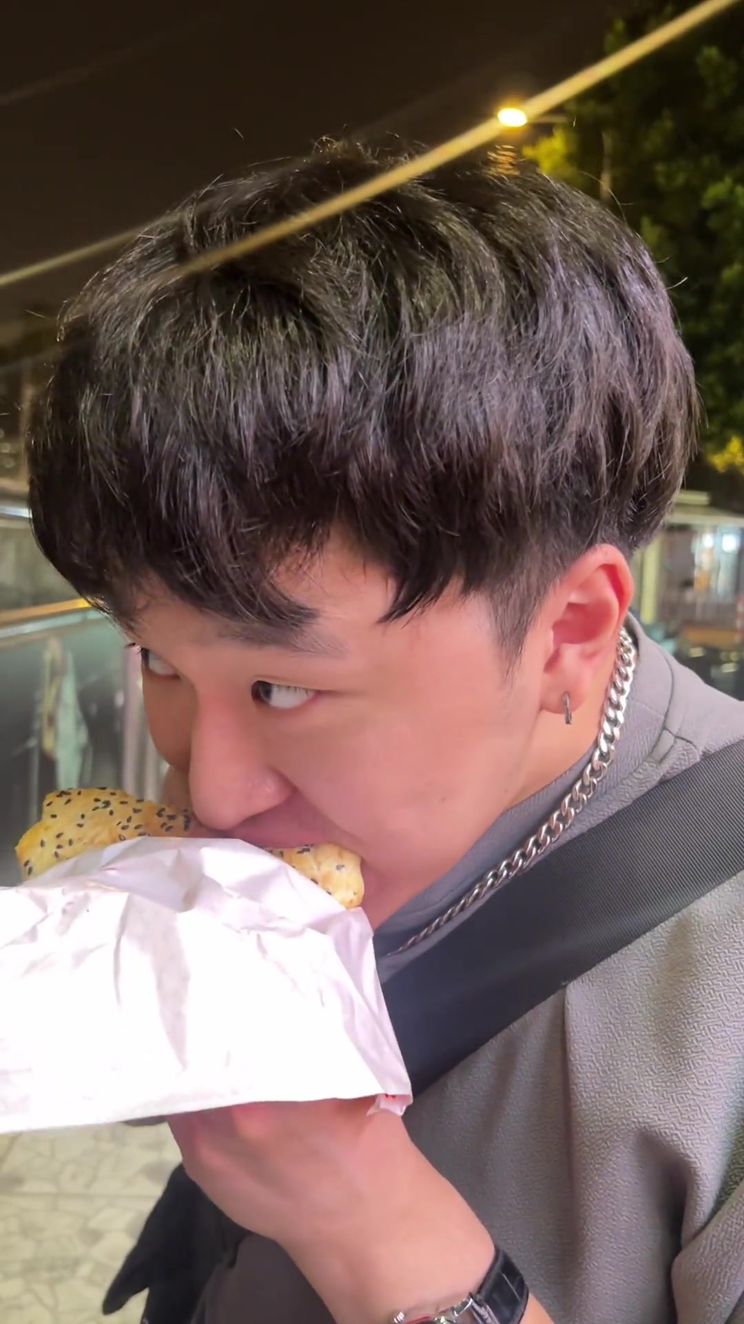 这个汉堡大家有吃过吗?你们觉得味道怎么样?探店 美食探店 汉堡 真实探店测评 +小助手