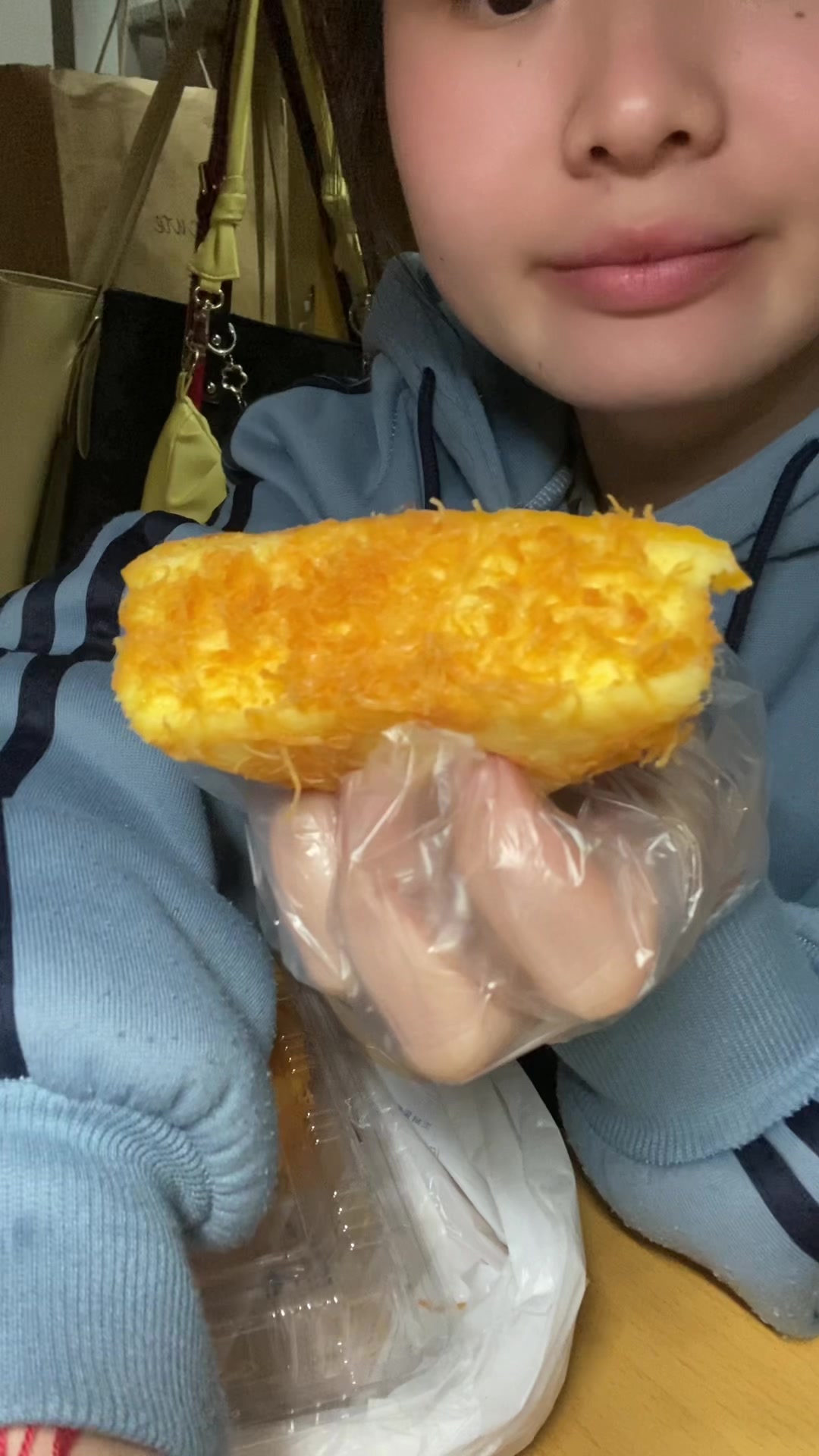 这肉松面包吃好久啊哈哈哈