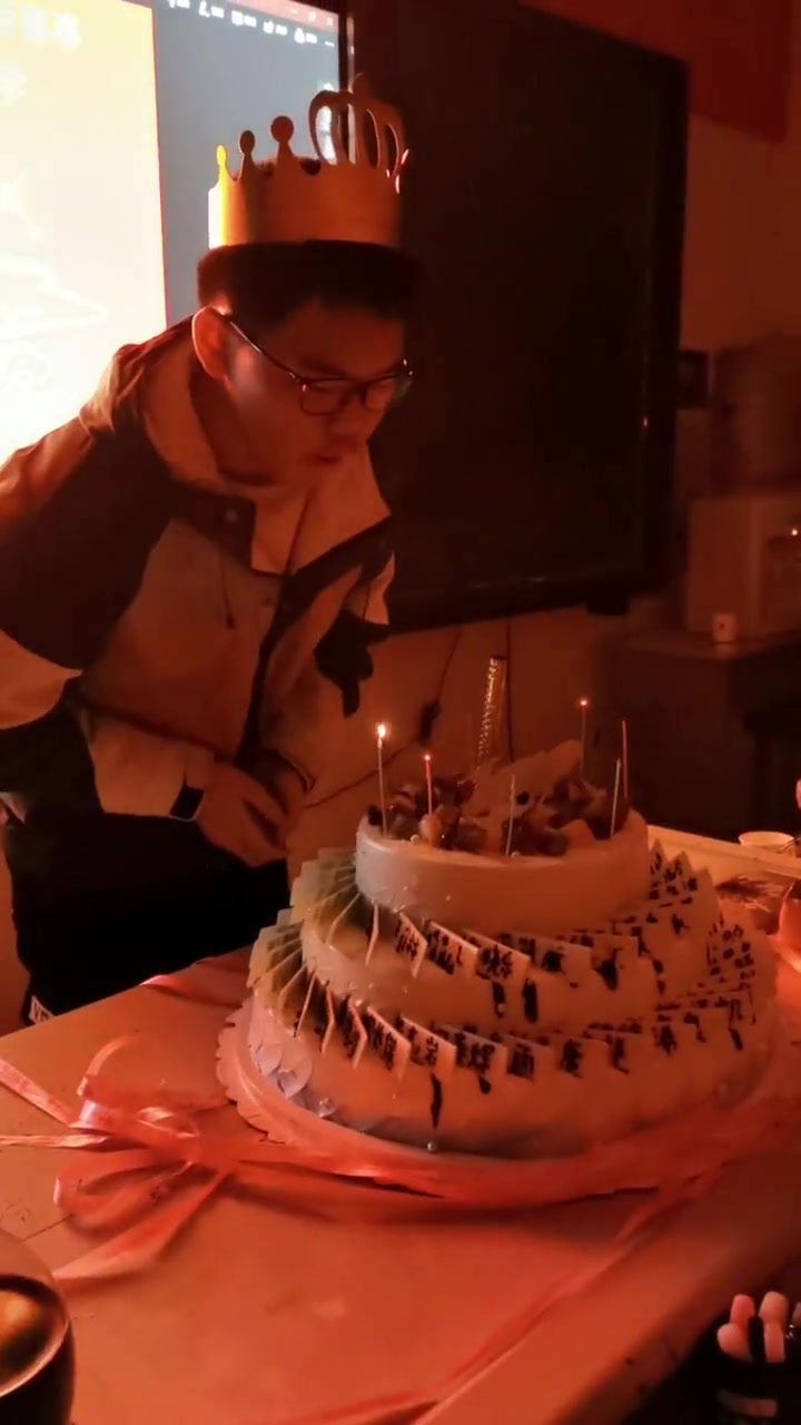 成功策划一场学生生日班级Party,后面涂蛋糕就不受控制啦!学生时代 生日快乐