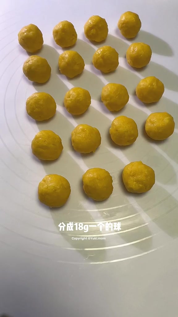 一口爆浆 巨好吃金沙流心奶黄月饼