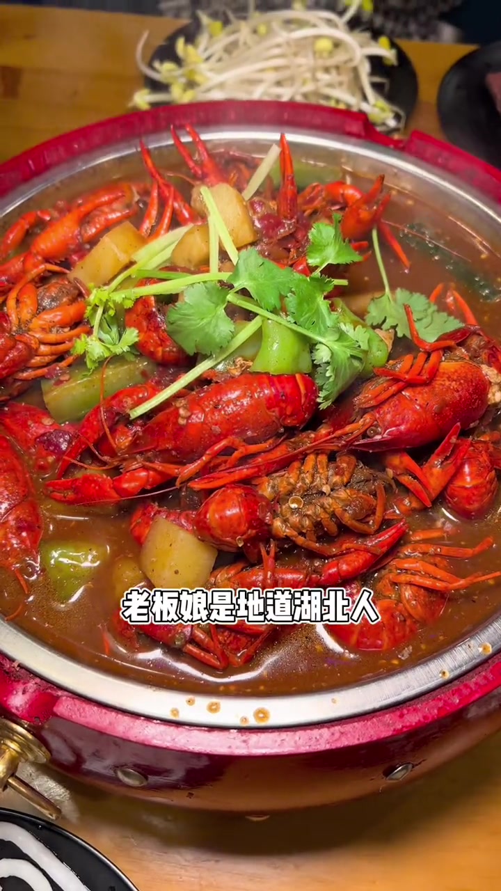 西湖边开了十多年的遇见西子,用的都是湖北虾,158除了小龙虾还有烤鱼饮料,这宵夜不得冲?杭
