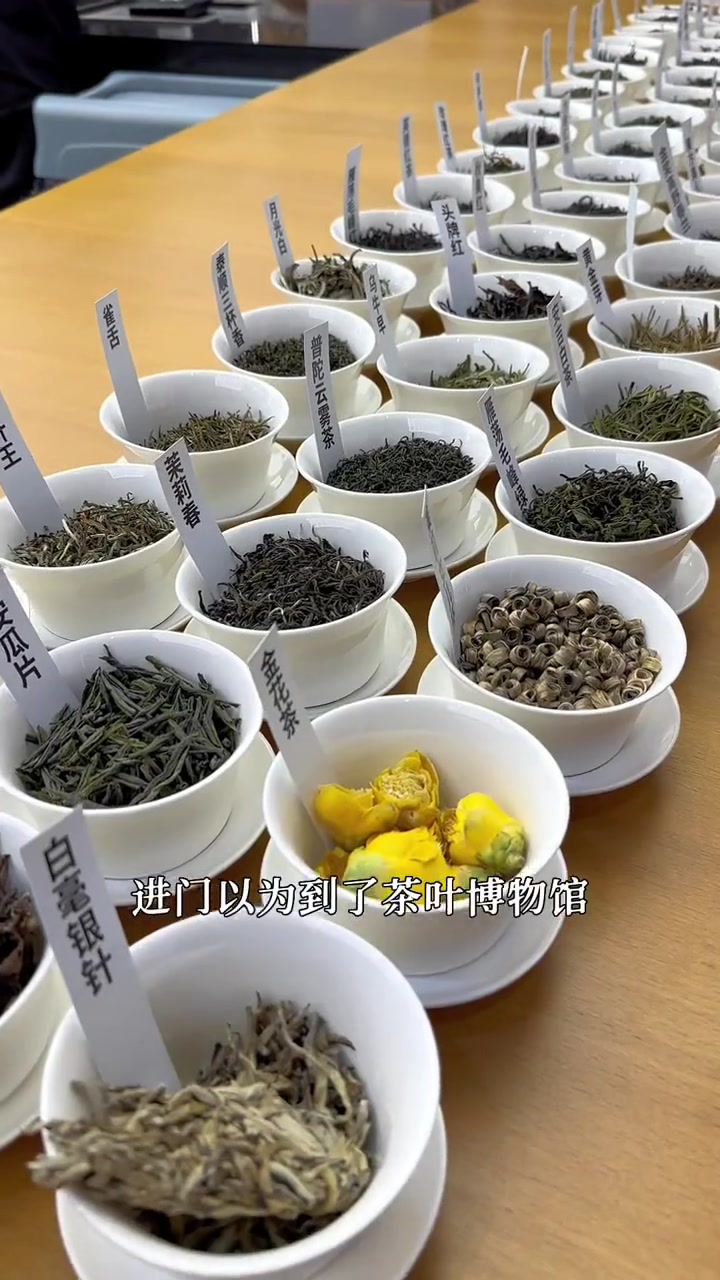 他家的奶茶,真的就是茶+奶,而且每杯的茶都是现点现泡的。简直了匠人精神!美食探店流量来了 