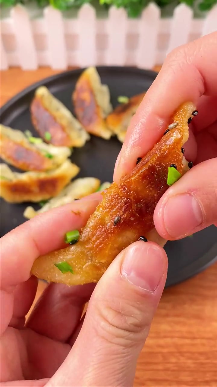 喜欢吃 煎饺 的看看这个半成品蒸煎饺吧,可蒸可煎,怎么做都好吃 蒸饺 饺子 锅贴