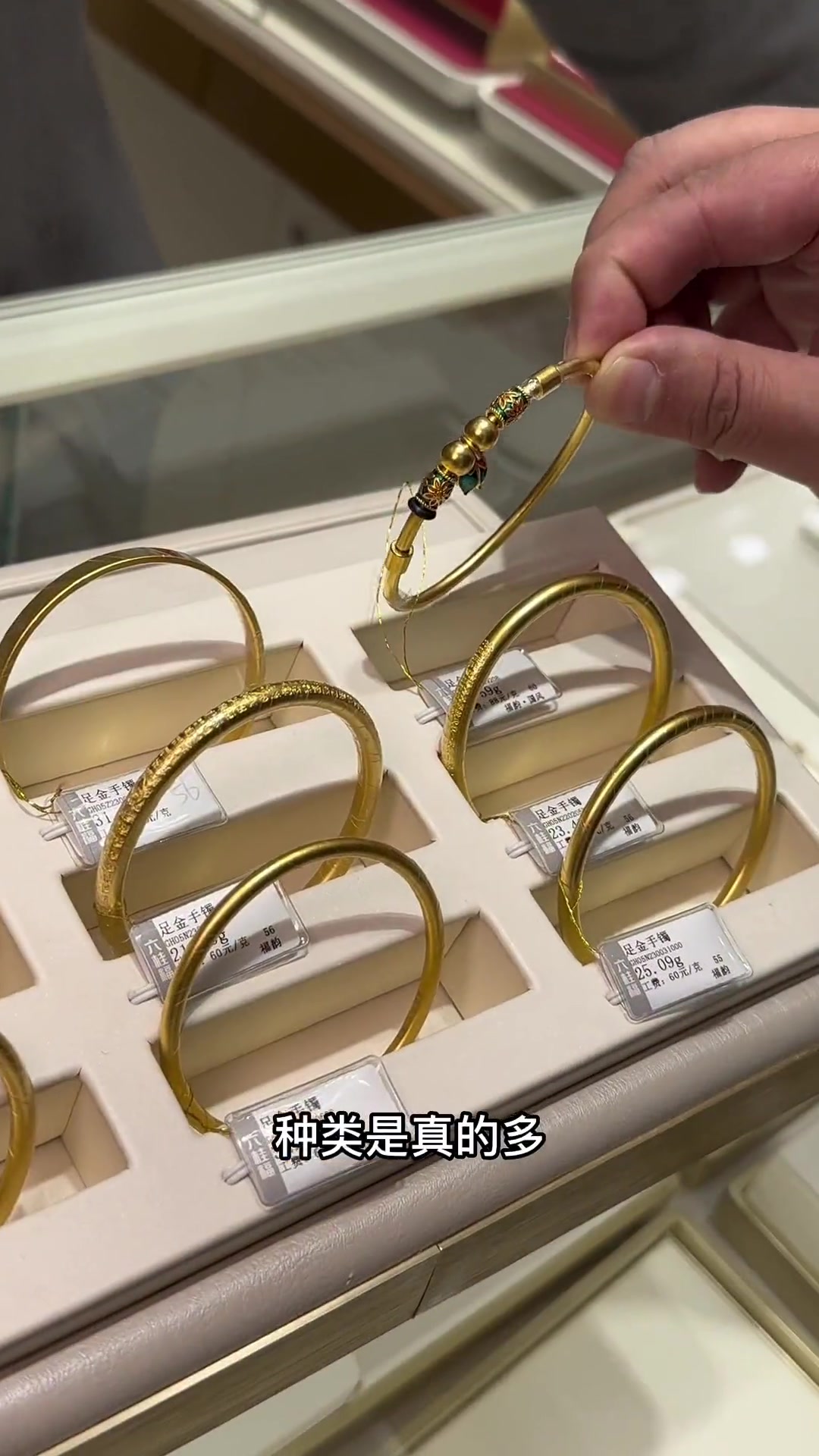最近想买首饰的来六桂福看看啦 黄金首饰 珠宝首饰 超便宜超划算