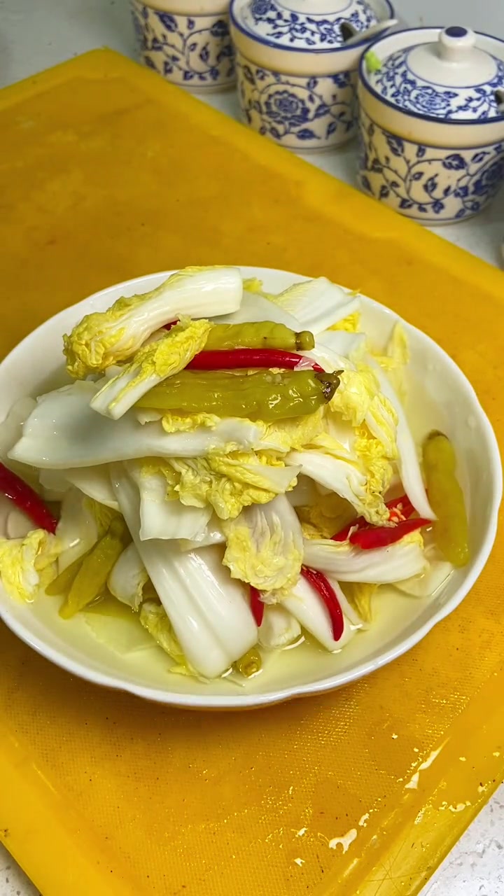 泡椒娃娃菜这样做清脆酸辣爽口,是下酒下饭的必备神器!真是清脆爽口又开胃 娃娃菜泡菜的制作方
