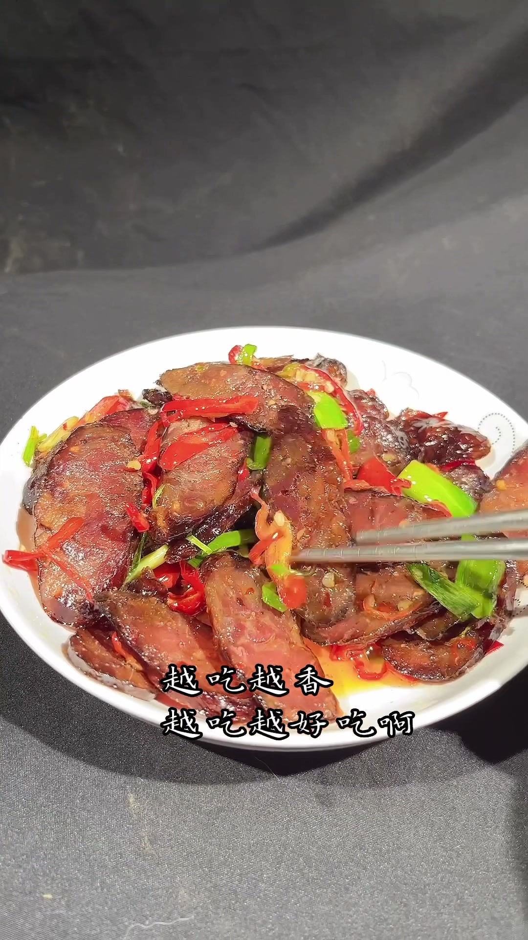 腊香肠炒蒜苗,又多了一手拿手菜,巨好吃!