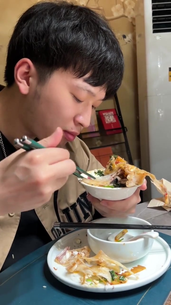 一家开了25年的店,光是鱼头就有五斤重?探店 美食探店 洞庭鱼头王 湘菜 正宗湘菜馆推荐