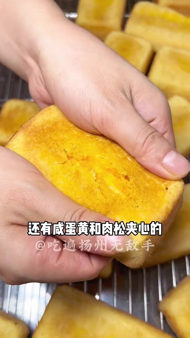 李政昊粑粑糕来扬州啦～就在大东门街!糯叽叽的弹簧鸡蛋糕好吃到停不下来!新店刚开业～粑粑铺～