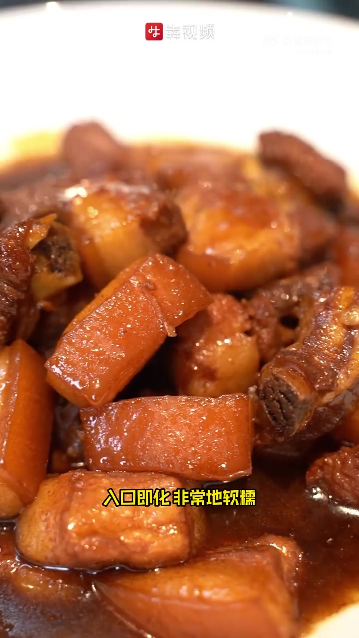 「烟火可亲丨名蔡做名菜:」中国人吃饭讲究一个寓意,红烧肉寓意着红红火火,排骨意味着节节高升