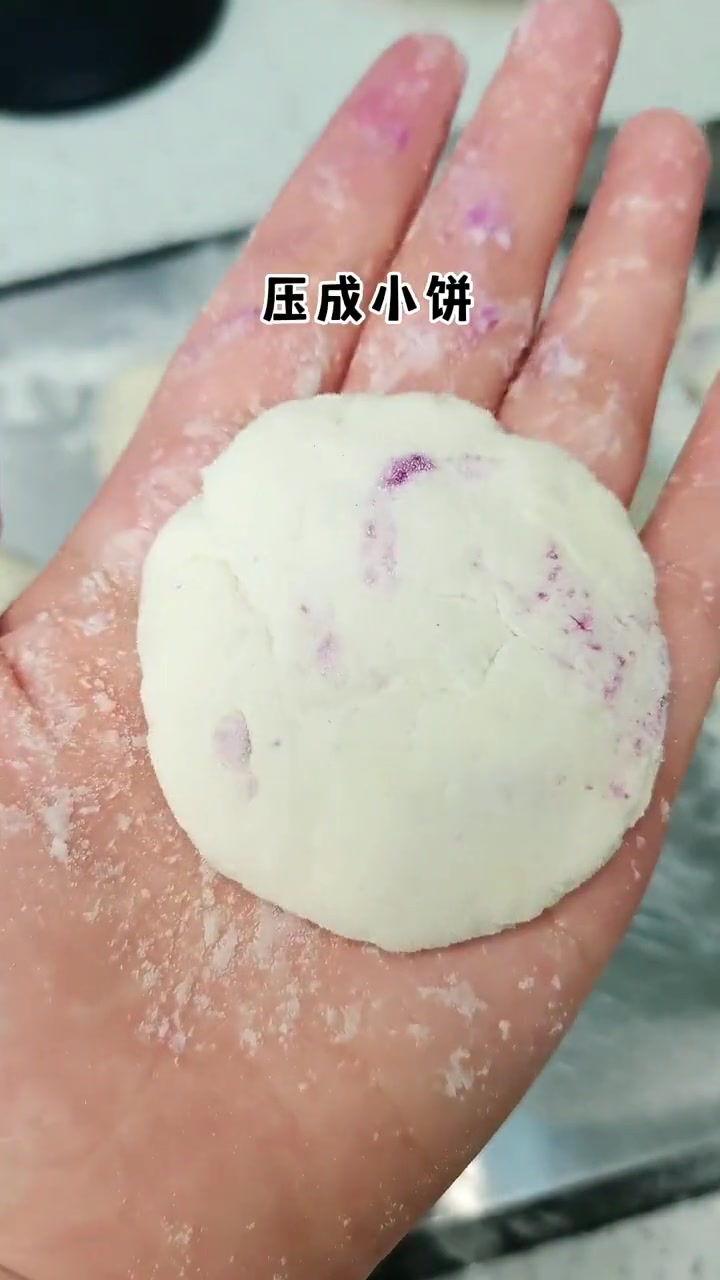 第22集|山药健脾养胃,今天早餐做了无蛋版的山药紫薯饼,香甜软糯,好吃到元宝停不下来,做法