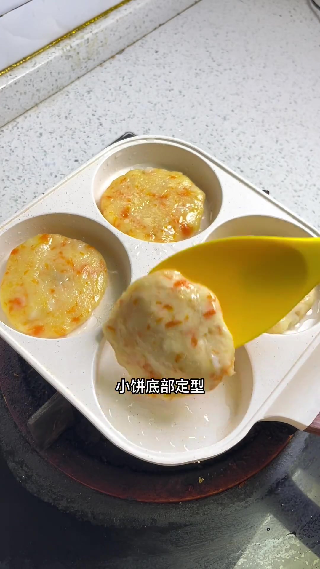 2岁宝宝早餐不重样,鳕鱼土豆饼奶香玉米汁,解锁了鳕鱼新吃法,软软嫩嫩的,宝宝超爱吃,奶香玉