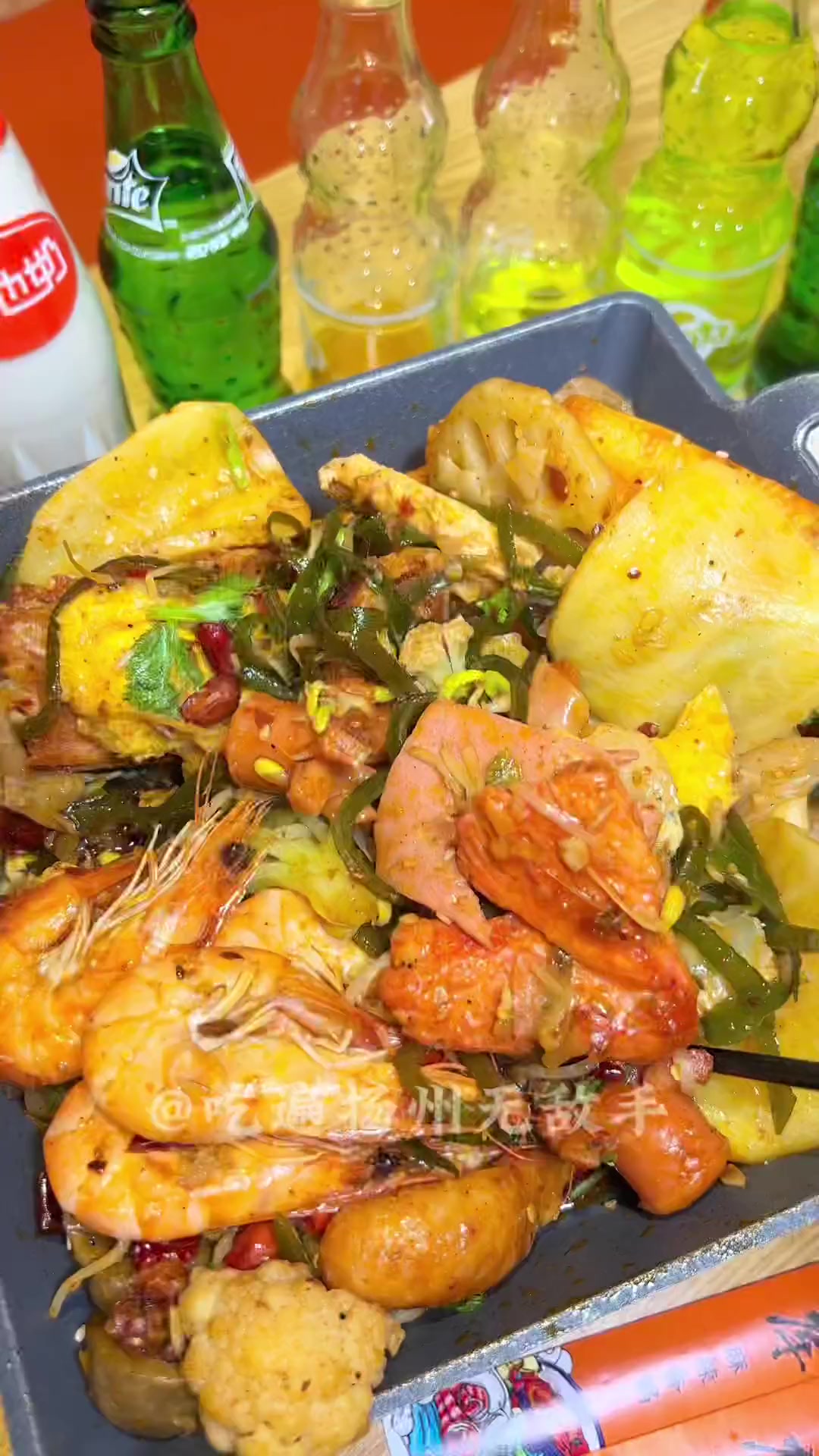 五彩世界的汉库麻辣香锅～&饮料畅饮～还有36.8肥牛双人餐～菜品超级丰盛～吃美食搜食物主义