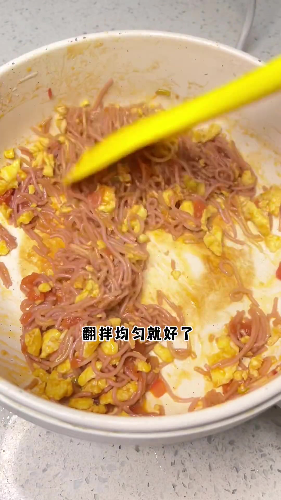 宝宝吃腻了的汤面来安排番茄鸡蛋炒面吧,简单好做又好吃,元宝直接一碗不够吃,吃完了还要……宝
