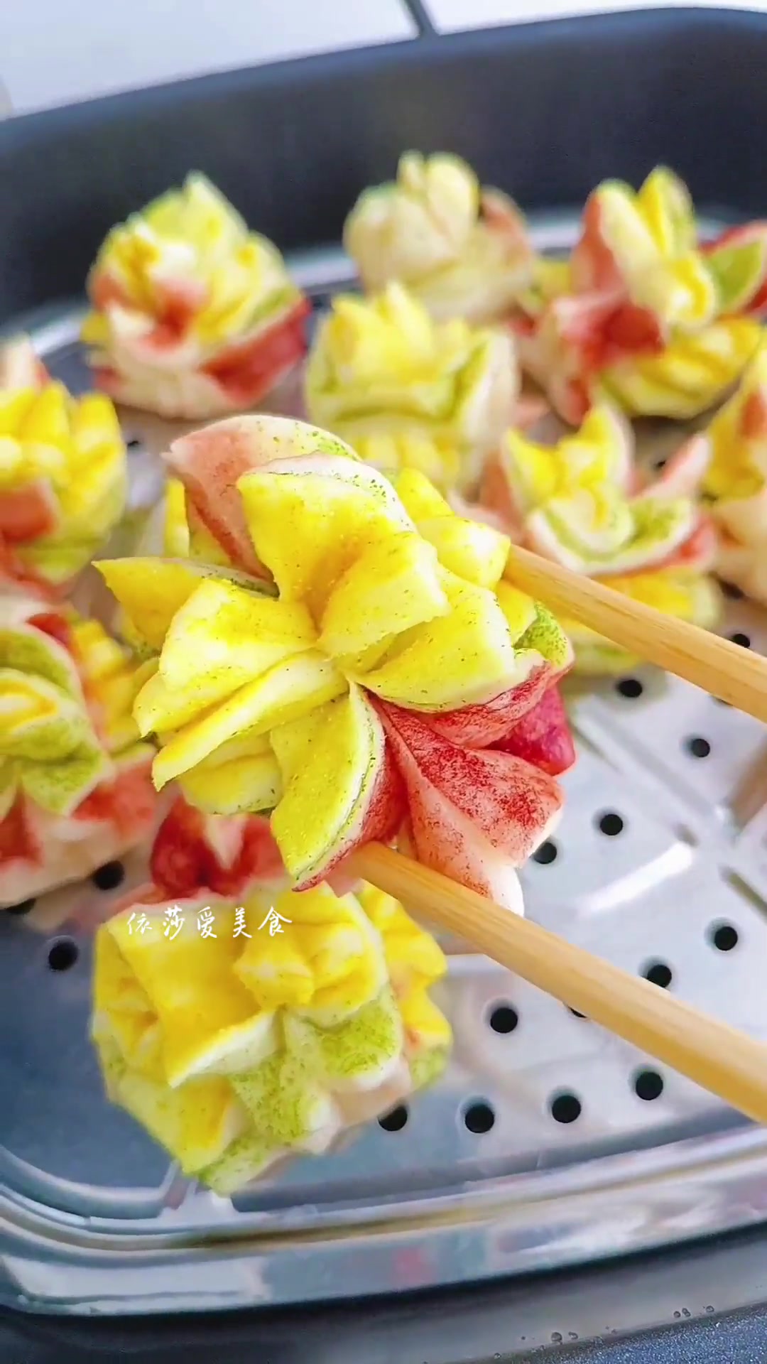 姐妹们你们点名要的彩色花卷教程来咯 花卷手法 花样面食制作