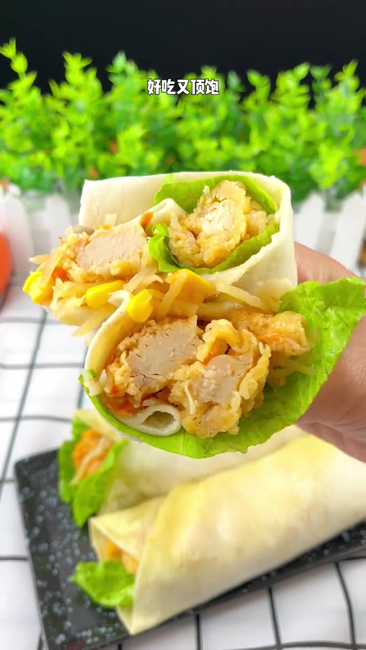 筋道的饼皮包裹着满满的鸡肉,当早餐当夜宵都很不错 妈呀太香了 鸡柳卷 鸡肉卷 早餐 卷饼