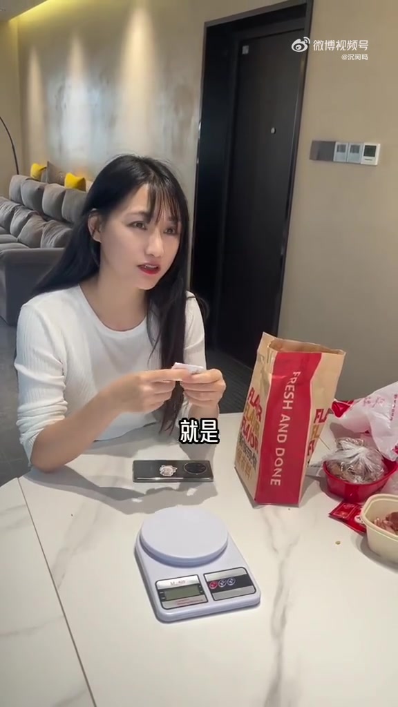 合肥知名美食街缺斤少两严重 有网友在合肥叫了三家外卖,分别是紫燕百味鸡、桥头排骨、绝味鸭脖