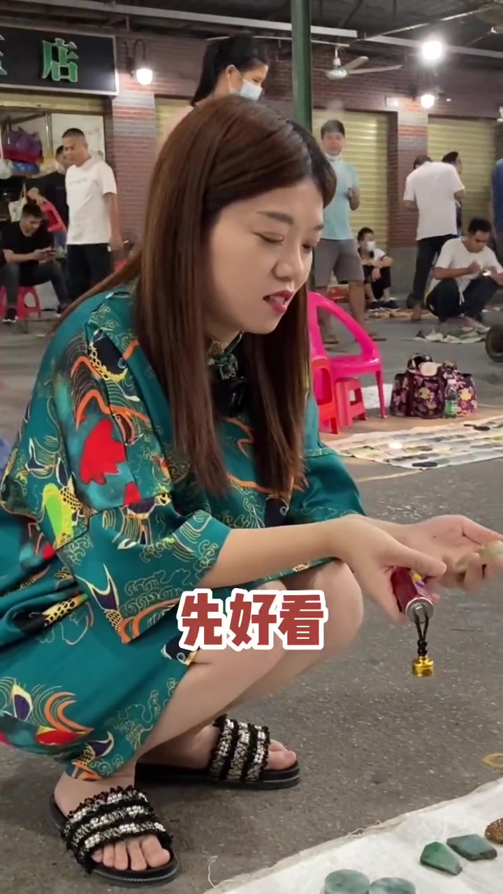 完成粉丝心愿,随形荷花鱼