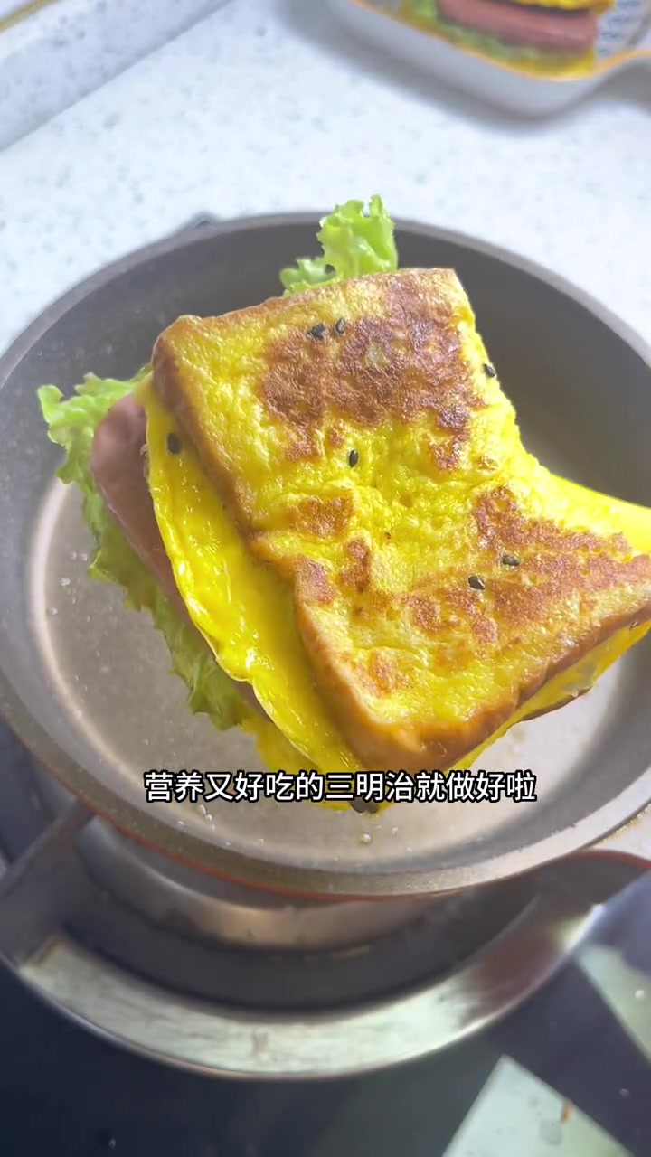 分享一个三明治早餐,早上不知道给宝宝吃啥的都可以试试,做法简单,关键宝宝很爱吃哦……三明治