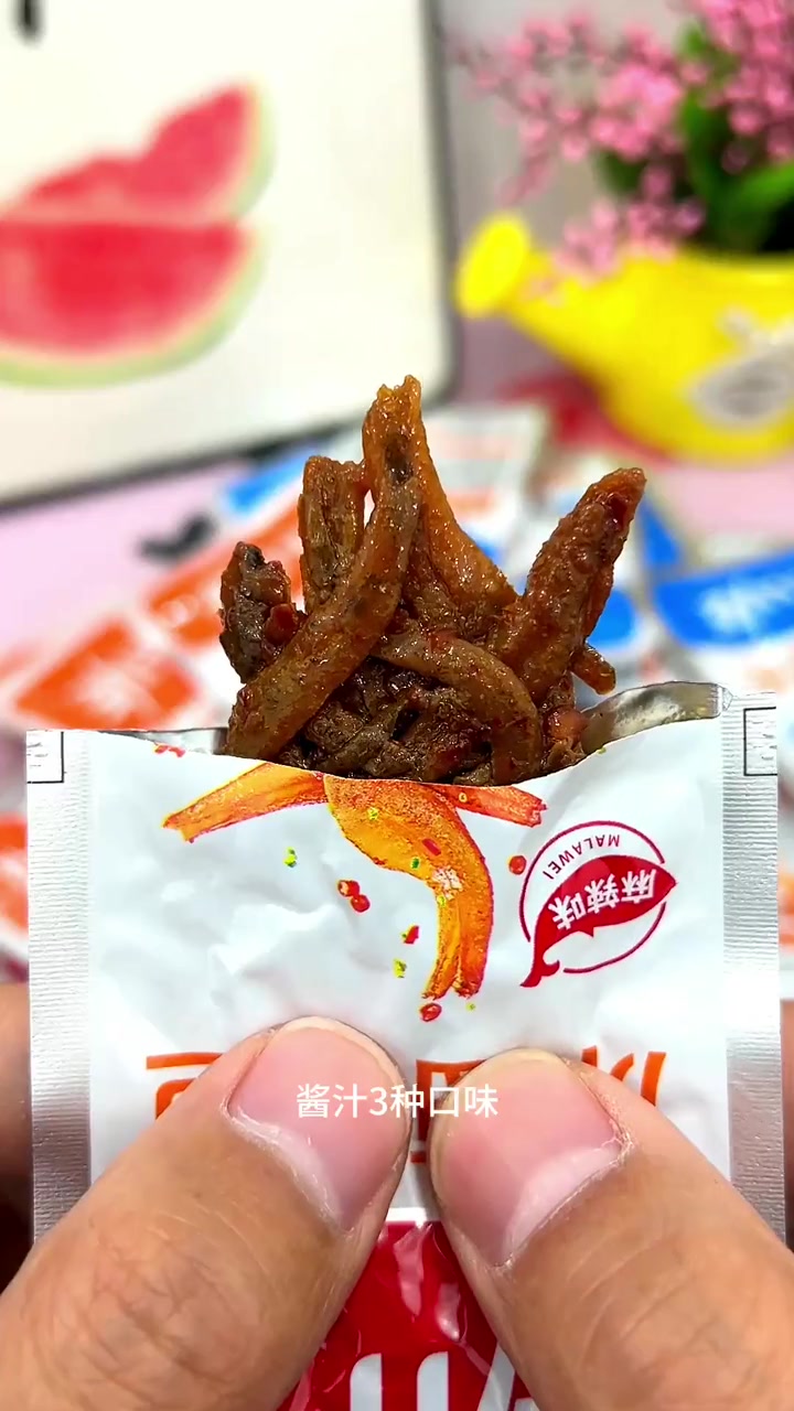要想解馋还得是卤味小零食,一口一个超赞!劲仔小鱼 &nbsp; 零食推荐 &nbsp; 鱼干 &nbsp; 网红零食