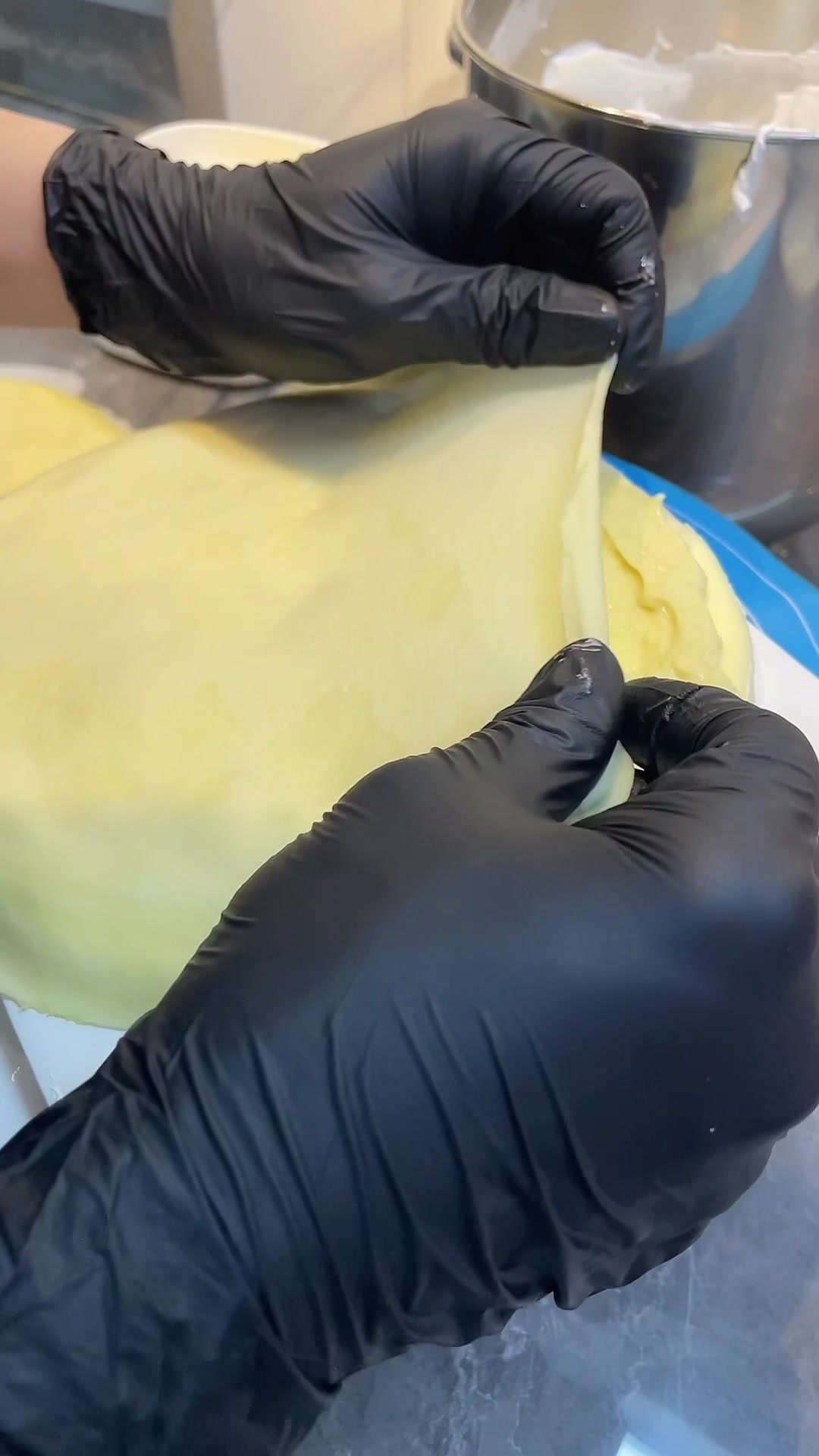 是妈妈喜欢的榴莲千层蛋糕,母亲节就送给她吧!