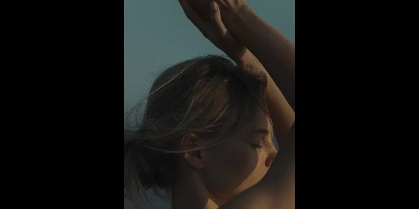 “法式少女头像绝美”清冷又温柔,懒惰随性且浪漫。