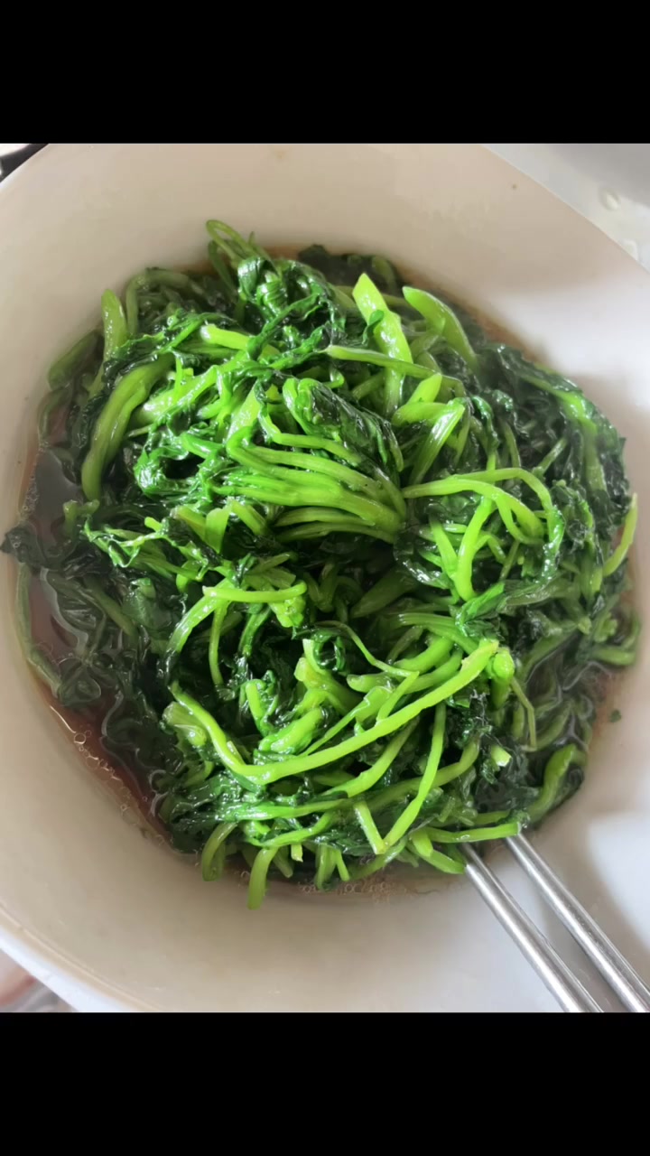 山泉水下野生西洋菜豆瓣菜