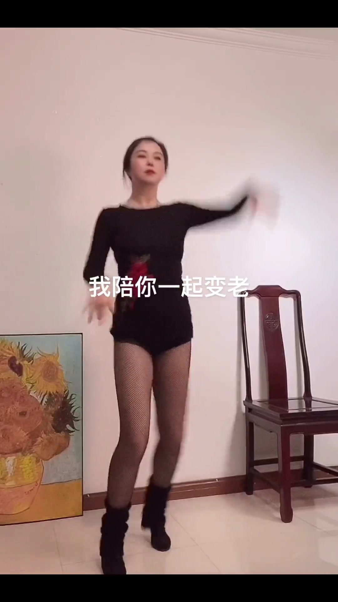 有人嫌百乐门太贵了.经过和平饭店又不敢进去.喜欢跳舞来直播间我免费教你️咱们从基本功开始学