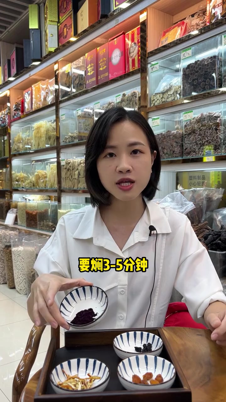 墨红玫瑰果茶是特别适合我们女生喝的,他有着特意的用处,比奶茶好喝多了 墨红玫瑰 仙女都在喝