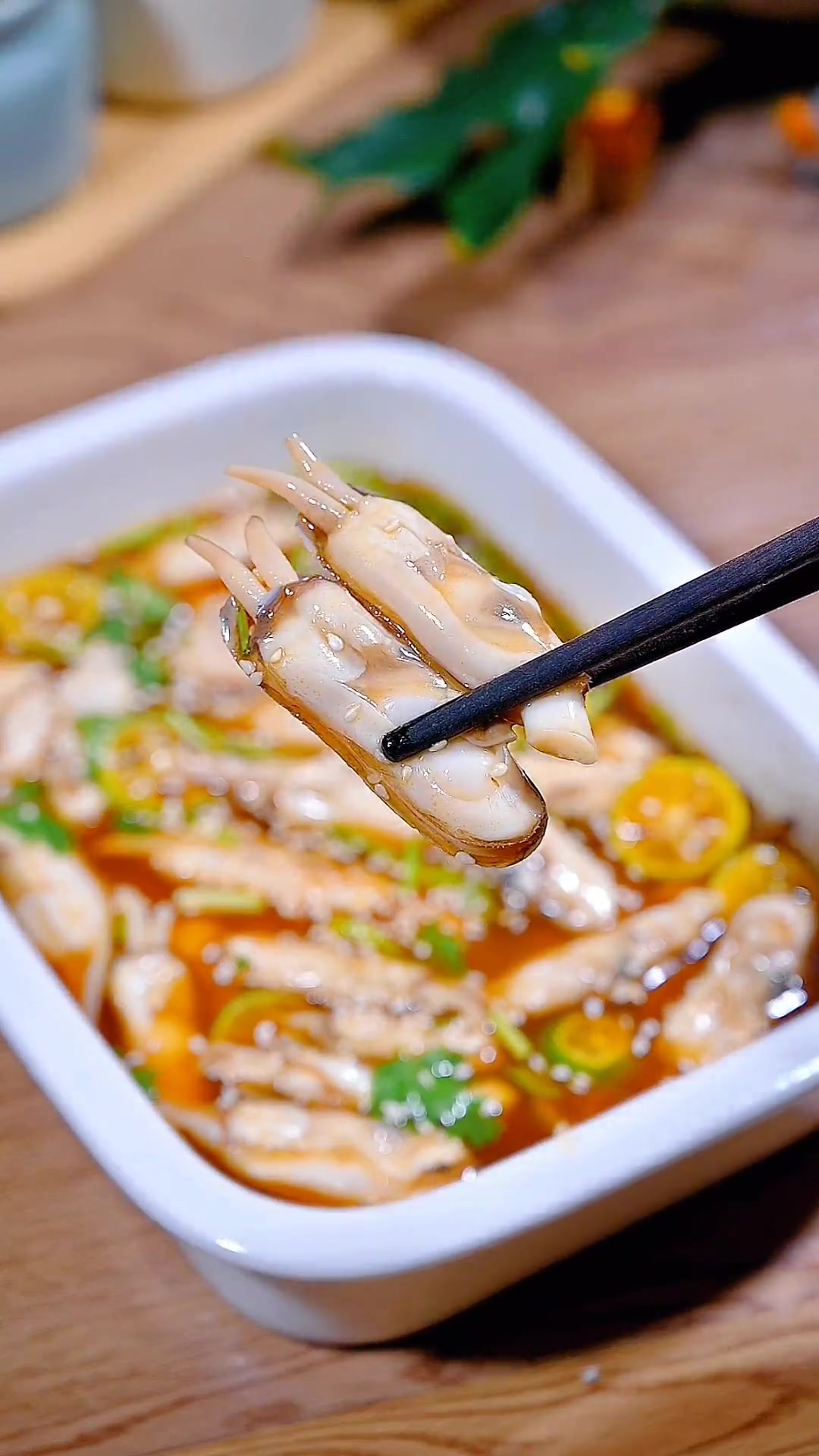 适合夏季的麻辣捞汁小海鲜,这个蛏子做起来,麻辣鲜香又肥美～捞汁小海鲜 美食 海鲜