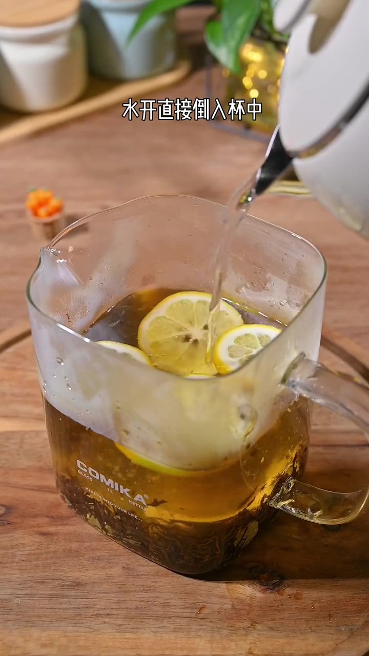 女孩子放下手中的奶茶,喝柠檬红茶冻撞奶吧!简单又健康~ 轻复古电水壶