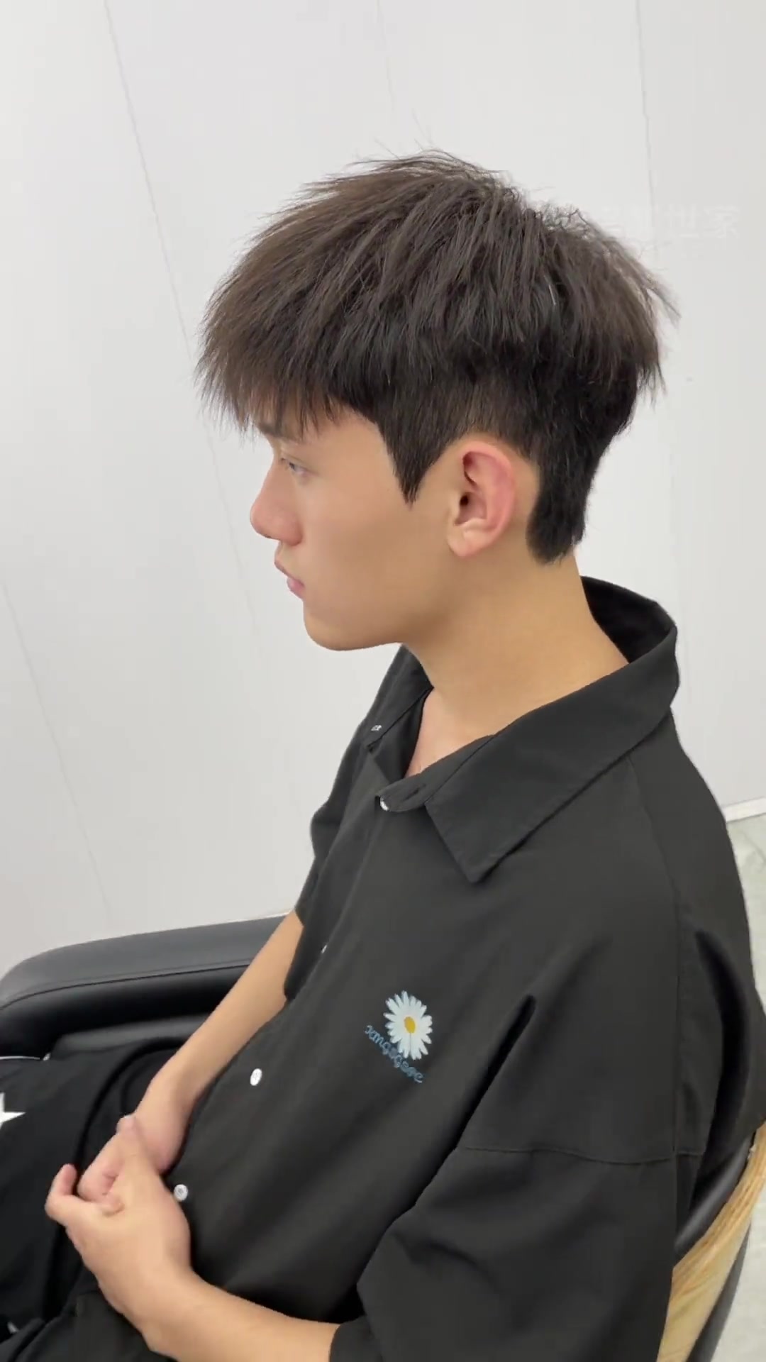 男生冬天适合的发型,清爽帅气,干净利索 深圳男士发型设计 深圳佲剪世家 深圳男士烫发 烫头