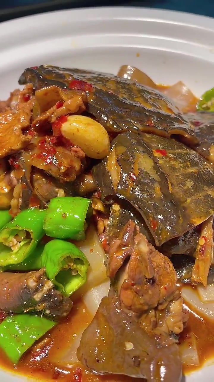 黄焖水鱼五花肉喜欢这个小姐姐